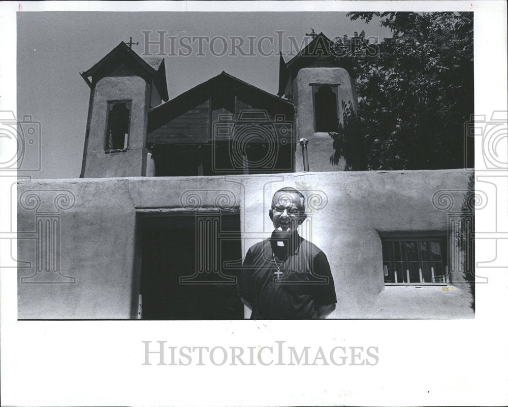 1979 Press Photo Father Roca At A Santuario In New Mexico - Historic Images