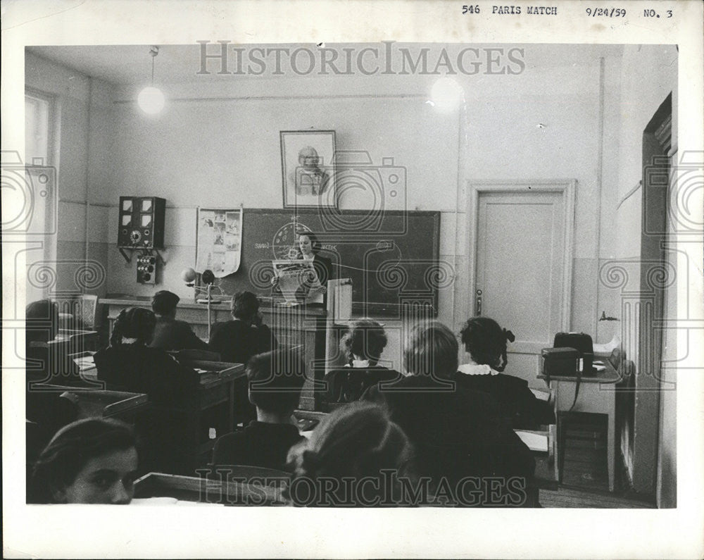 1959 Press Photo Moscow school teacher newspaper articles astronomy rocket - Historic Images