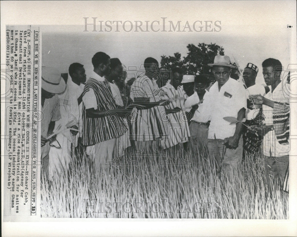 1965 Press Photo Richard Cobb Agency for International Development Demo Ghana - Historic Images