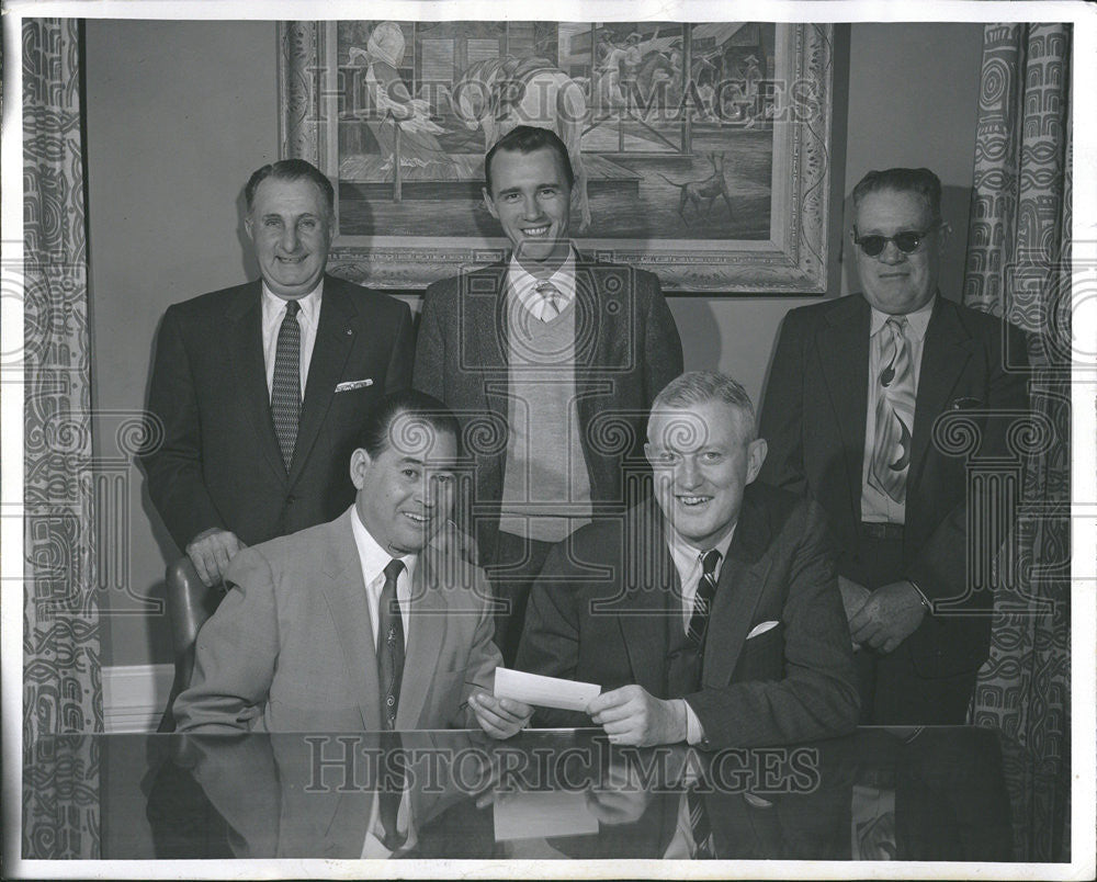 1957 Press Photo Mayor Nicholson federal City Employees Union Louis Wolfe - Historic Images