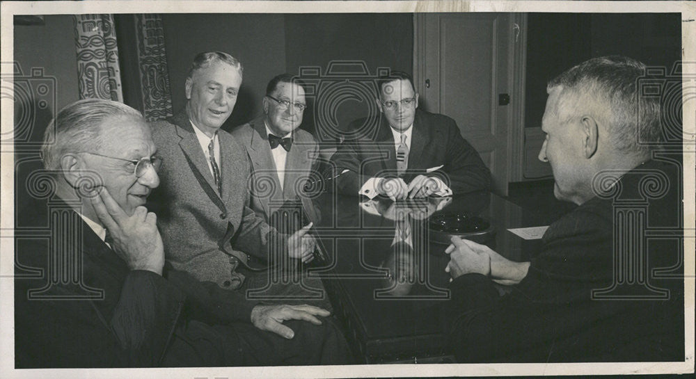 1957 Press Photo Mayor Will Nicholson Welcome Member President Commission Rickey - Historic Images