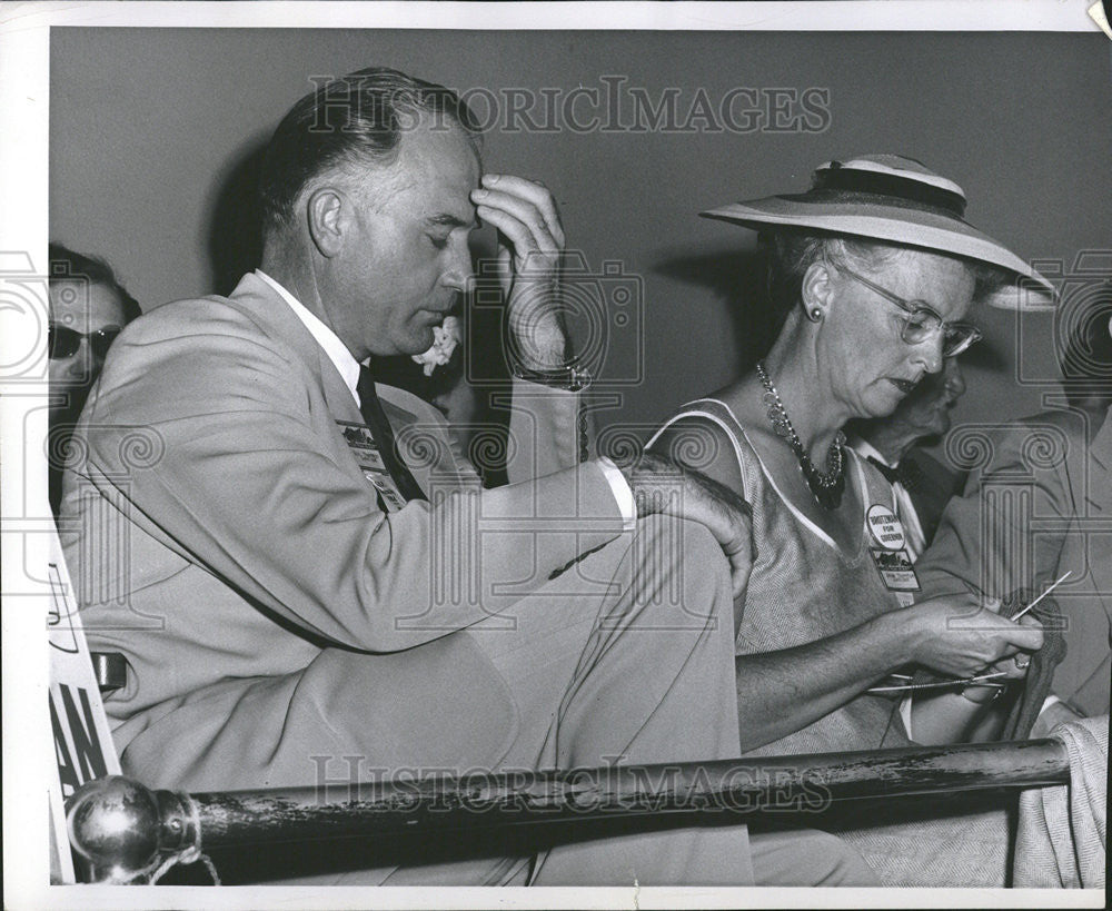 1954 Press Photo Dan Thornton family member attend event - Historic Images