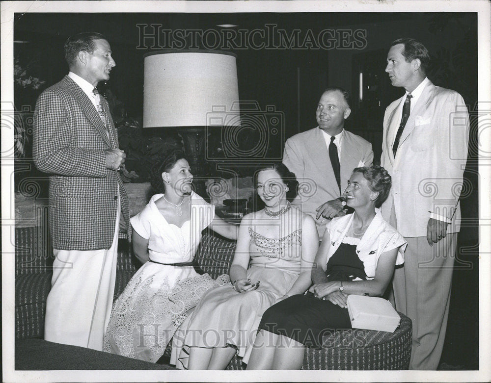 1951 Press Photo Mrs Al Hill Allen Shivers Governor Dan Thorton Seated - Historic Images