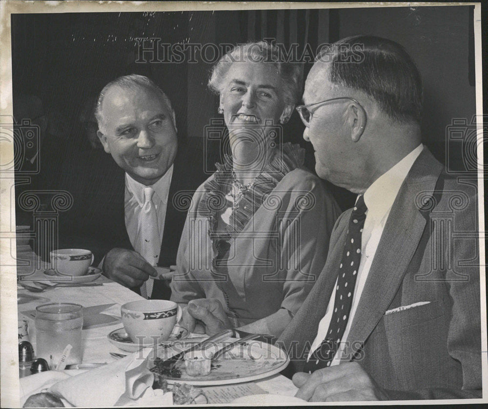 1958 Press Photo Mr.&amp;Mrs. Dan Thornton in a dinner. - Historic Images