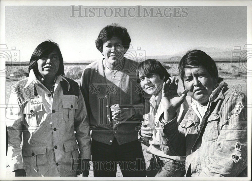 1973 Press Photo Reservation Apache Indian residents San Carlos Arizona Indians - Historic Images