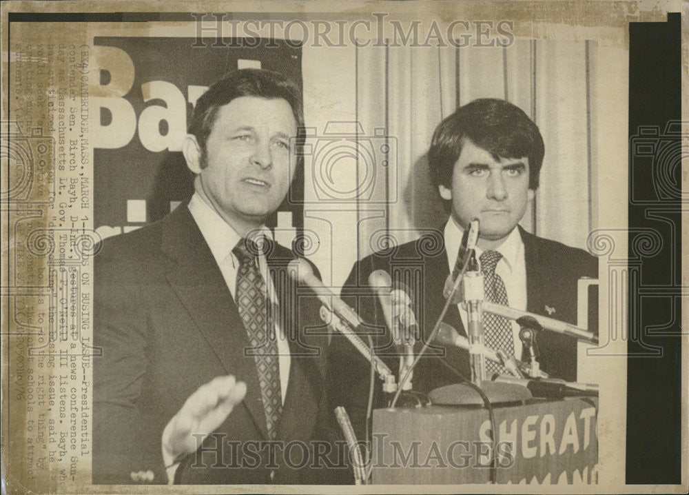 1976 Press Photo Presidential Contender Sen Birch Bayh Lt Gov Thomas  O&#39;Neil - Historic Images