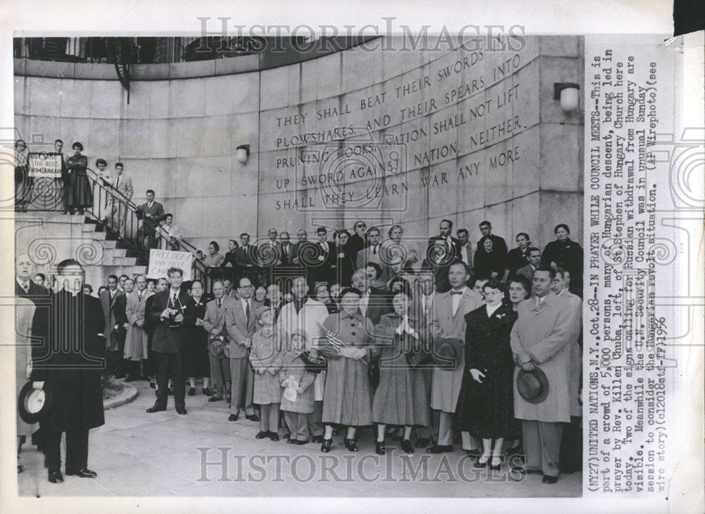 1956 Press Photo Hungarian Citizens Demonstrations - Historic Images