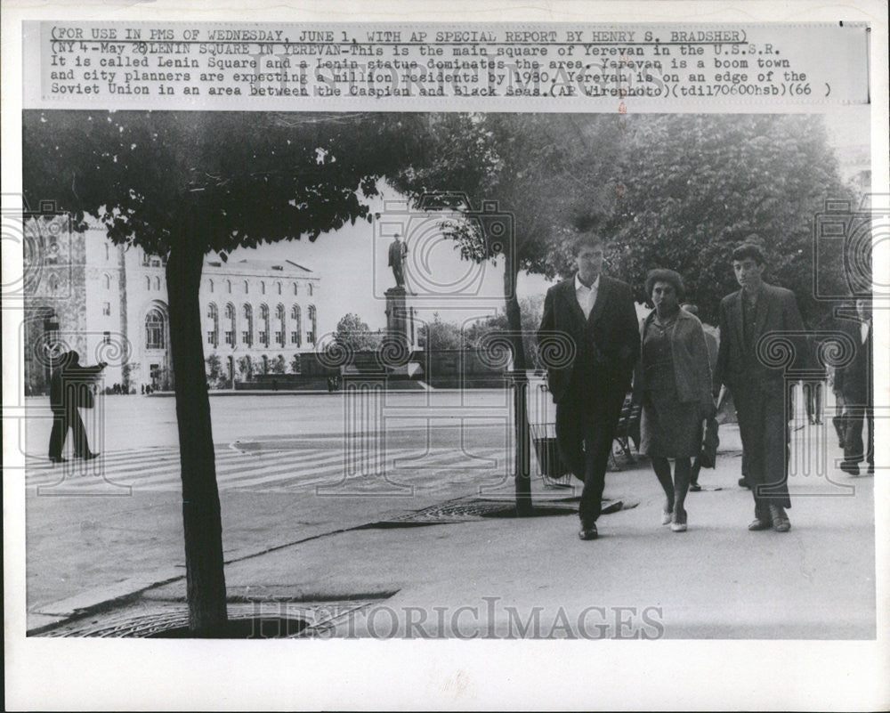 1966 Press Photo Main Square Yerevan Lenin Square USSR Lenin Statue Domination - Historic Images