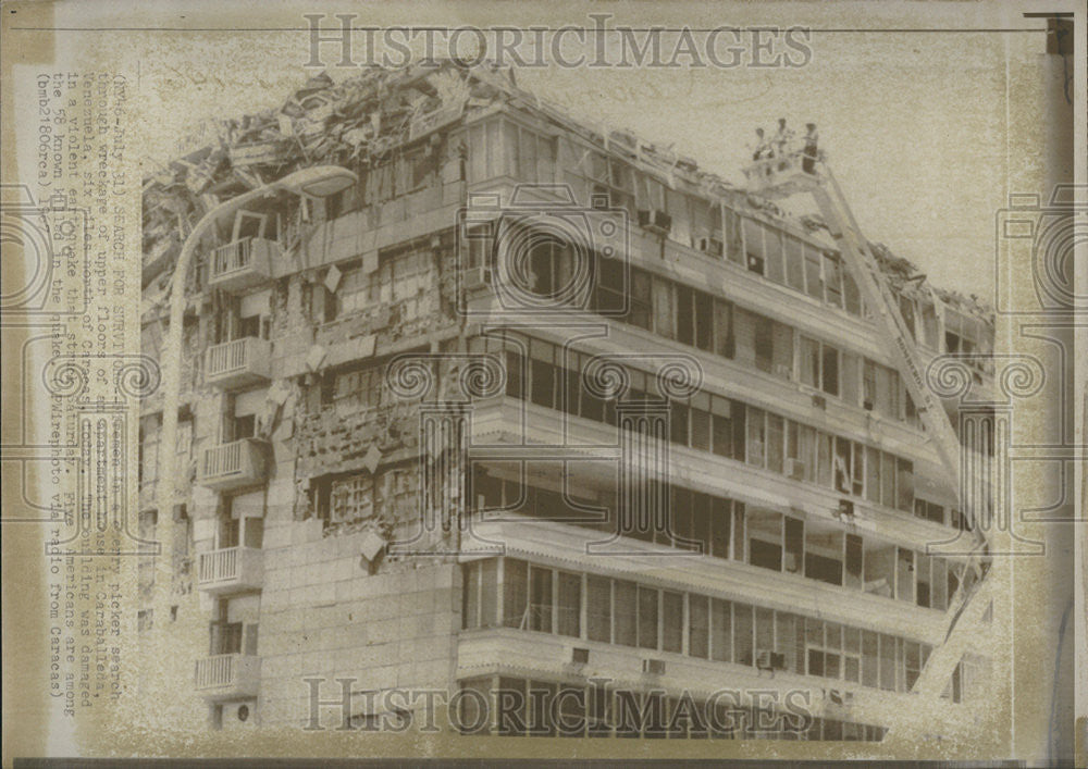 1967 Press Photo Firemen apartment house damage Venezuela wreckage - Historic Images