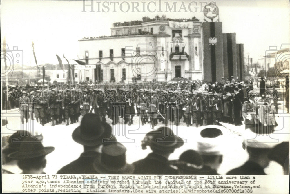 1939 Press Photo Albanian soldier march Anniversary independence - Historic Images