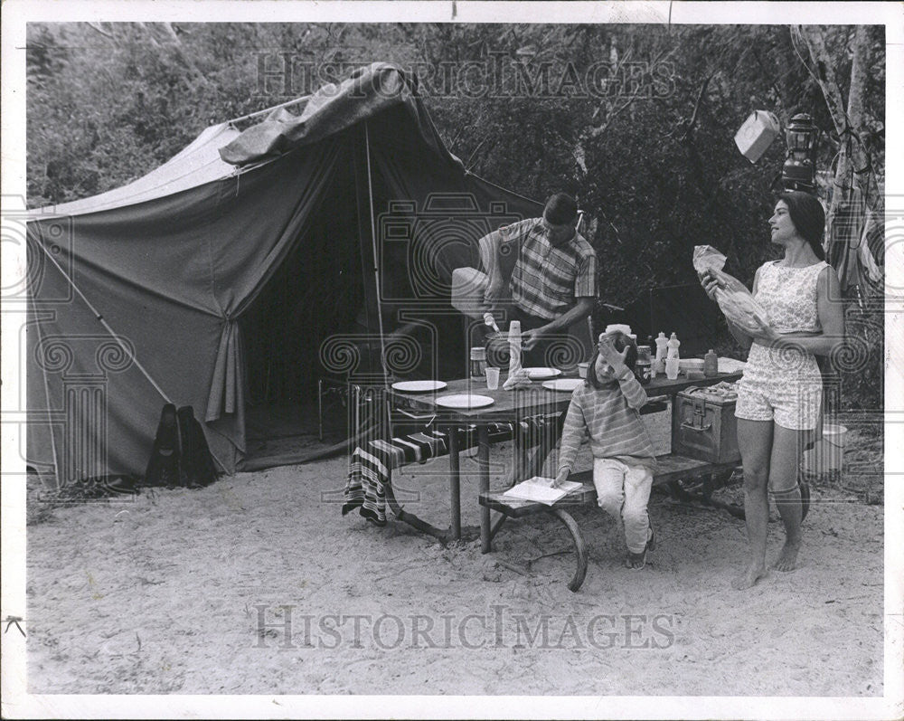 1970 Press Photo Camping in Virgin Islands. - Historic Images