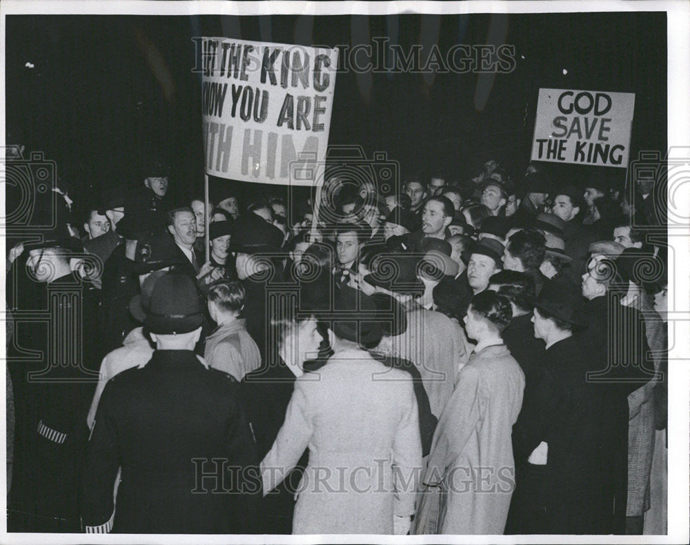 1955 Press Photo Supporter King Edward Try Convince Retain Throne Marry Simpson - Historic Images