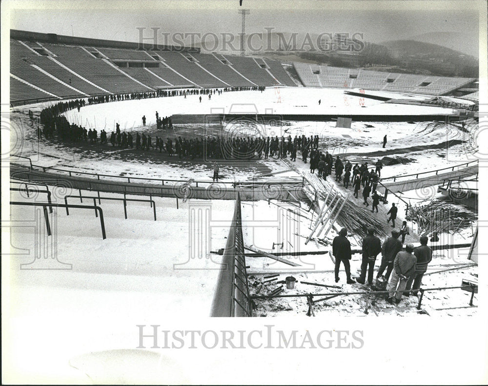 1983 Press Photo Yugoslavian soldiers rehearse Kosevo Stadium cenremony - Historic Images