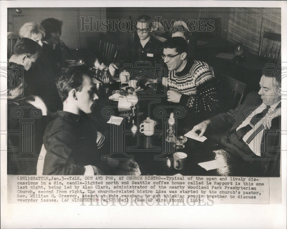 1963 Press Photo Alan Clark leads lively discussion at LeRapport, Seattle bistro - Historic Images