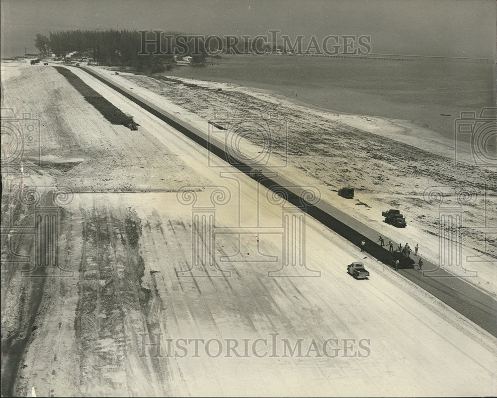 1958 Press Photo Picture of the North Approach. - Historic Images