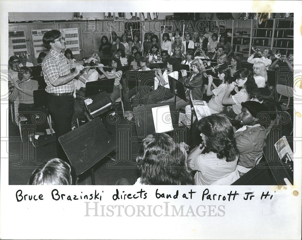 1982Press Photo Bruce Brazinski directs Parrott Jr.Band - Historic Images