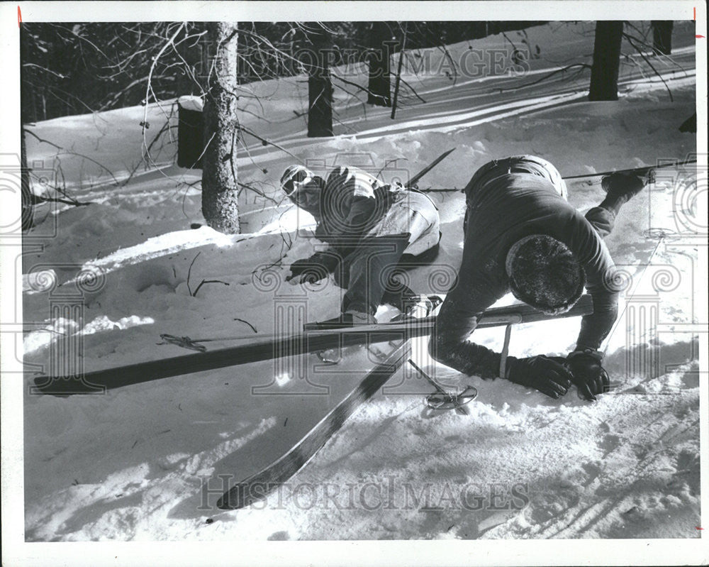 1977 Press Photo U.S. Marine Corps troops endure cold weather training. - Historic Images