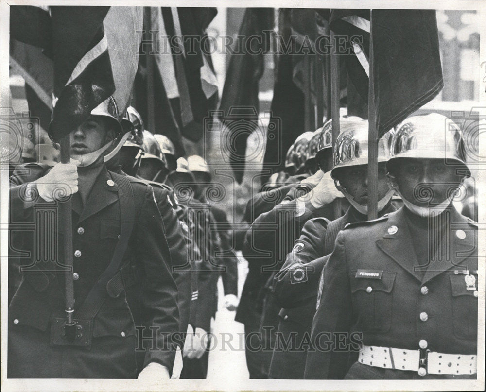 1965 Press Photo Fitzsimons General Hospital Veterans Say Parade Helmet Denver - Historic Images