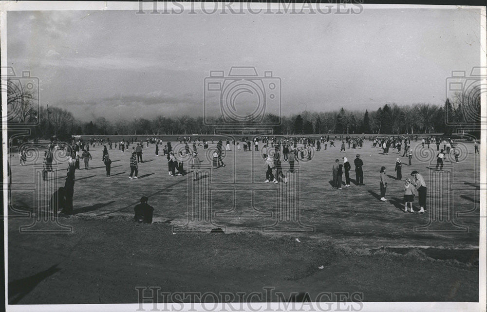 Press Photo Evergreen Label - Historic Images