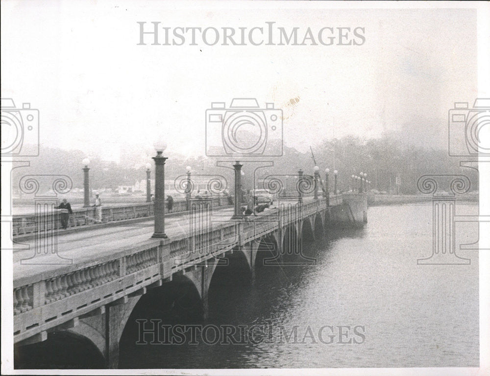 1959 Press Photo Memorial Causeway fisherman Clearwater wind shift grey - Historic Images