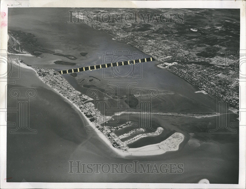 1960 Press Photo Fiscal Agent Wendell Spragins construction Clearwater beach - Historic Images