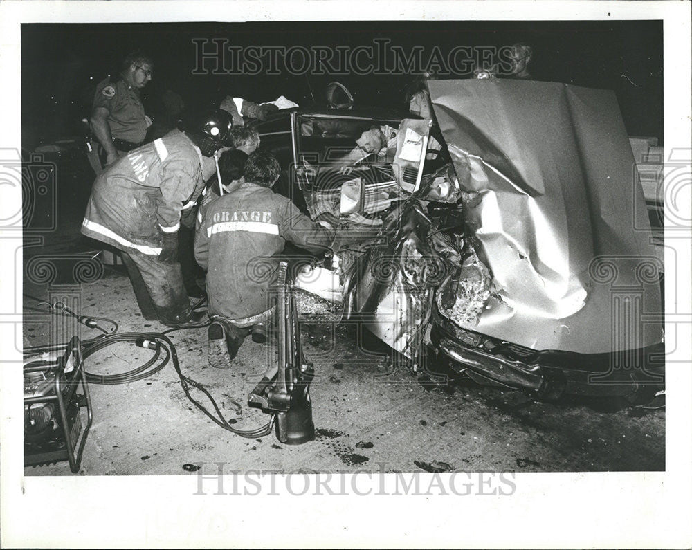 1981 Press Photo Firefighters Bayway Station hydraulic Hurst tool Pinellas - Historic Images