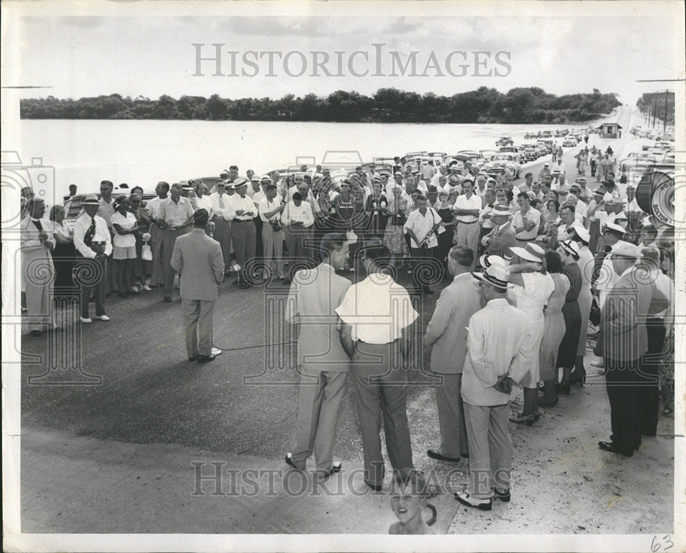 1950 Press Photo County Commissioner Potter Camera Deliver Dedication Address - Historic Images