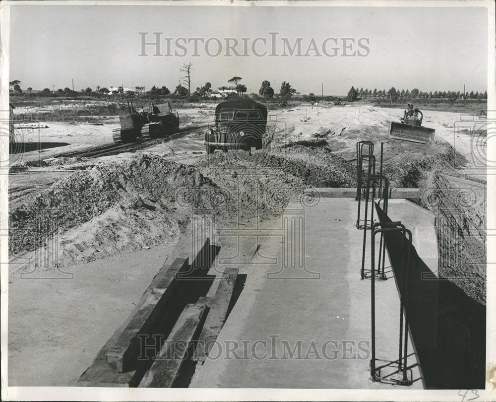 1958 Press Photo County Engineer Staff small bridge Belleair Beach McMullen Jr - Historic Images