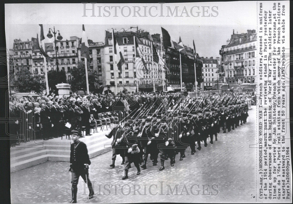 1964 Press Photo  French Soldiers Remembering World War I March - Historic Images