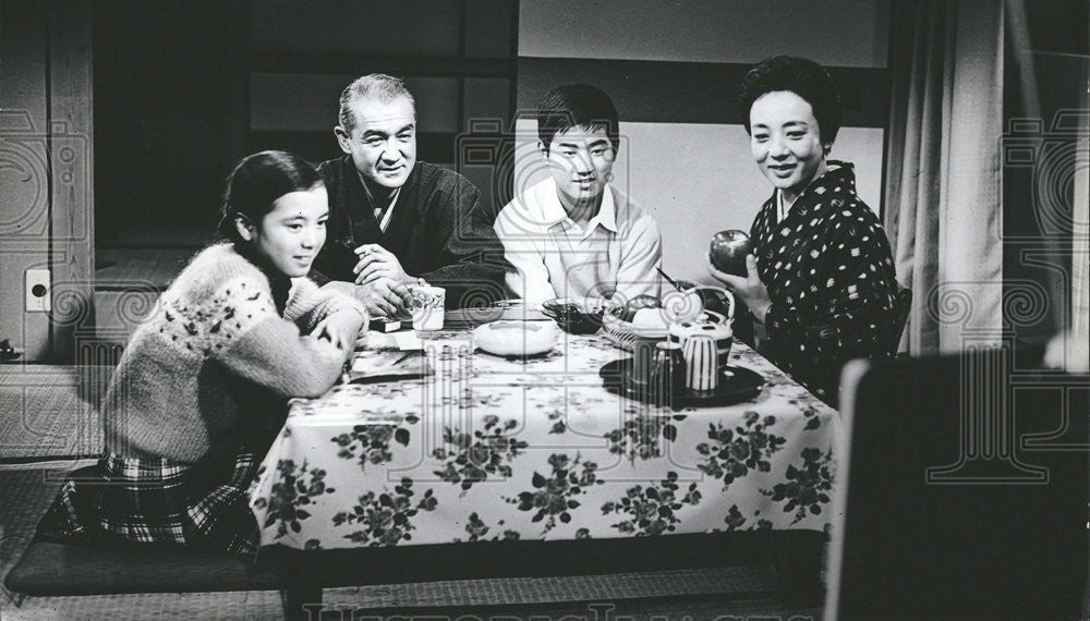 Family Watching TV in today&#39;s Japanese Home. - Historic Images