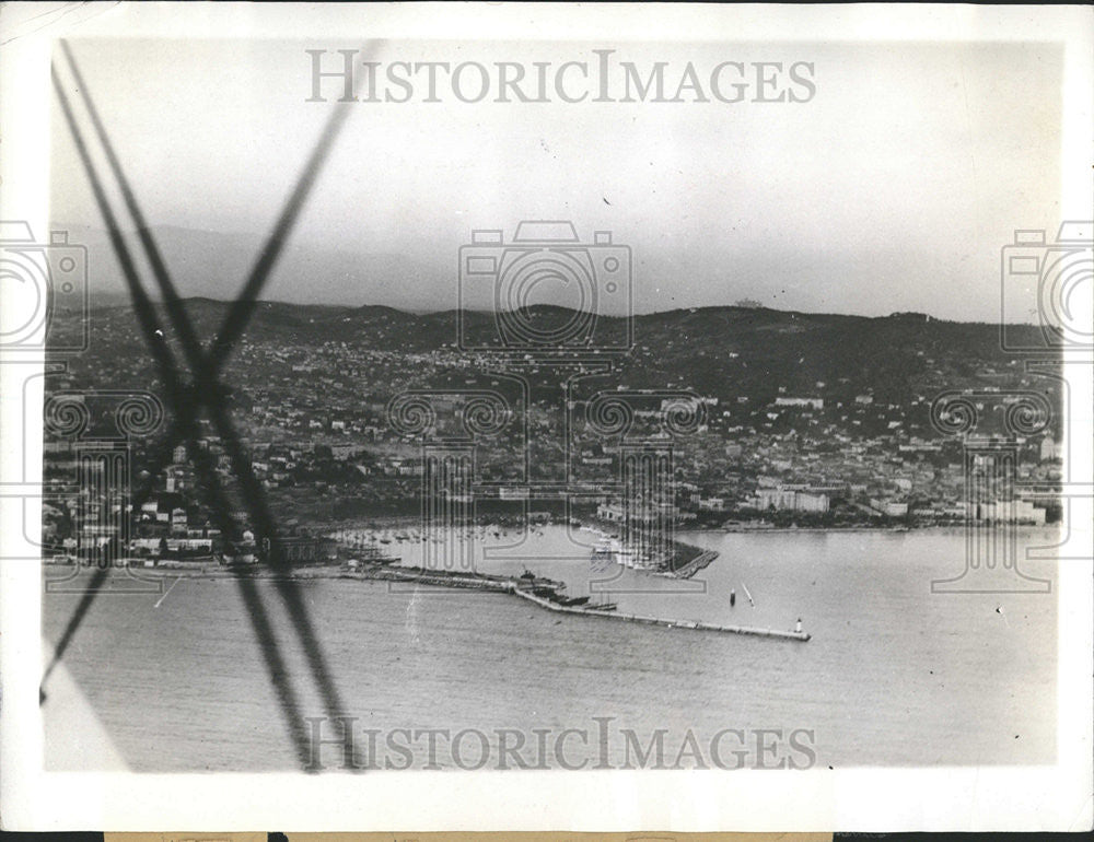 1936 Press Photo Mrs Ernest Simpson Mr Herman Rogers France Riviera Resort Vlla - Historic Images