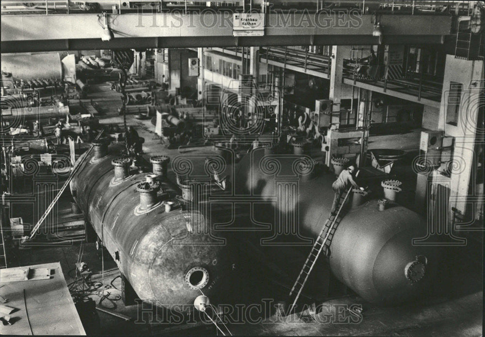 1974 Press Photo Plant Oil Process Distillation Produce Veb Maschinen Machine - Historic Images