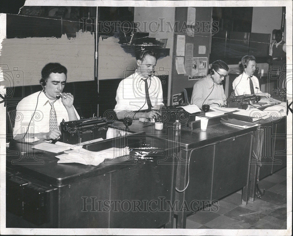 1953 Press Photo Sports departments basketball coverage Chicago area paper - Historic Images