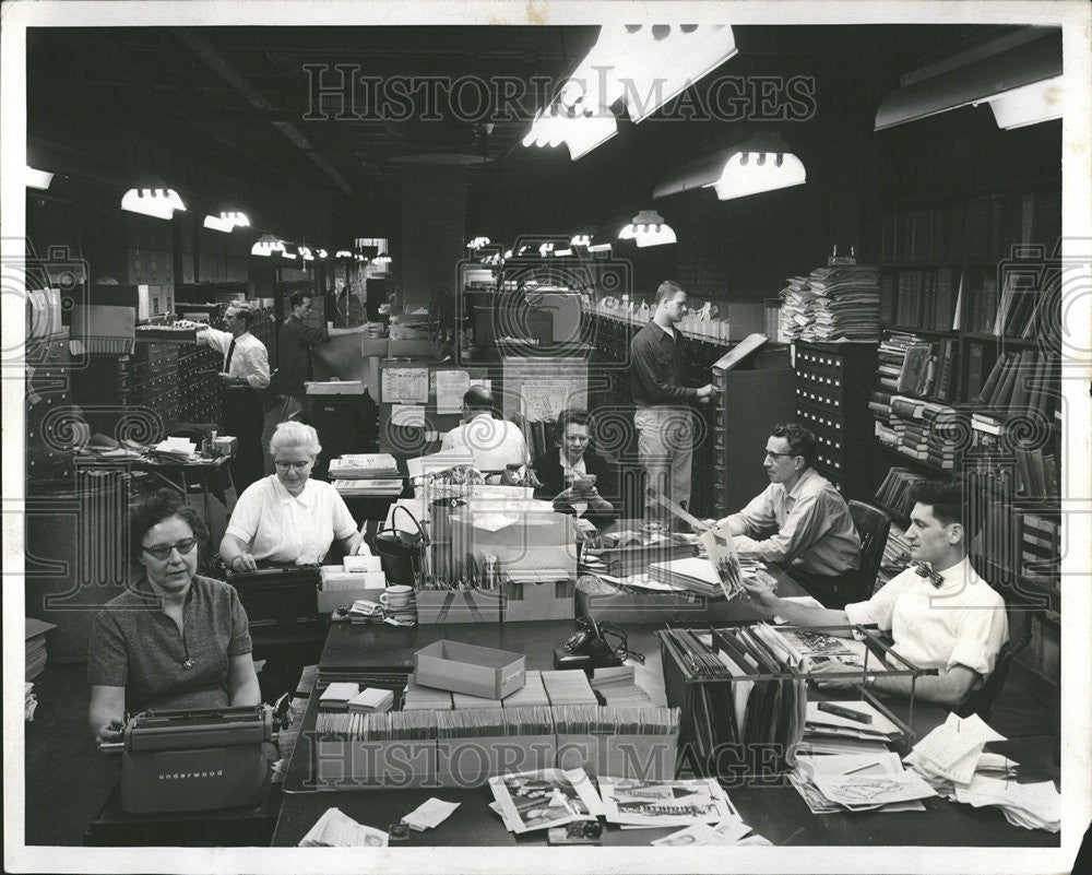 1957 Press Photo Chicago Sun times Library staff Books Readers - Historic Images