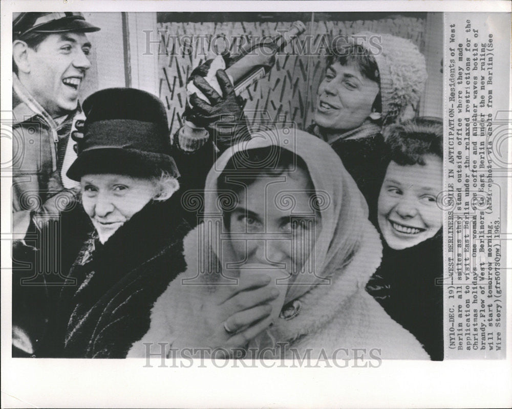 1963 Press Photo Residents of West Berlin - Historic Images