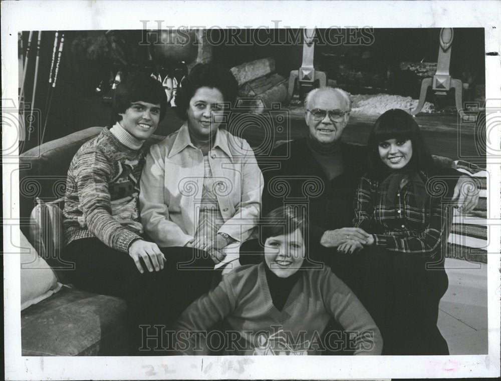 1977 Press Photo The Osmonds Family At Home - Historic Images