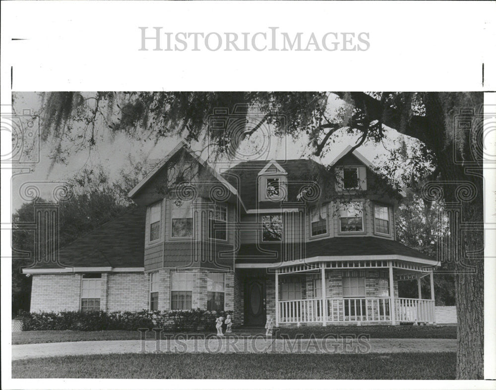 1989 Press Photo John Henderson firm built house - Historic Images