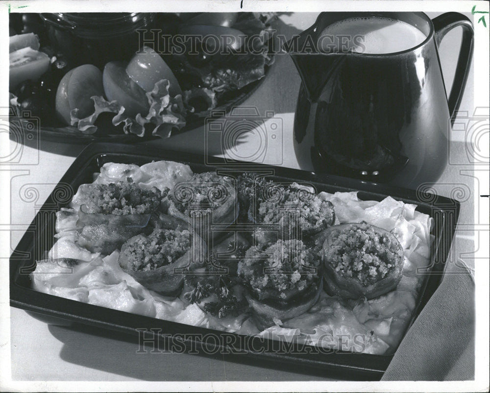 1983 Press Photo Chicken liver Mushroom cap Garnished Crumb Bread Elegant - Historic Images