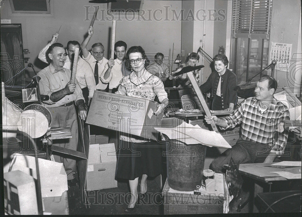 1957 Press Photo Artist Claire Connen Fellow Artist Bernard weiss Gene Murphy - Historic Images