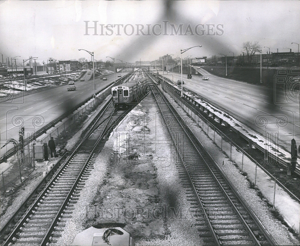 1960 Press Photo Chicago Transit Authority train switches over to west bound tra - Historic Images