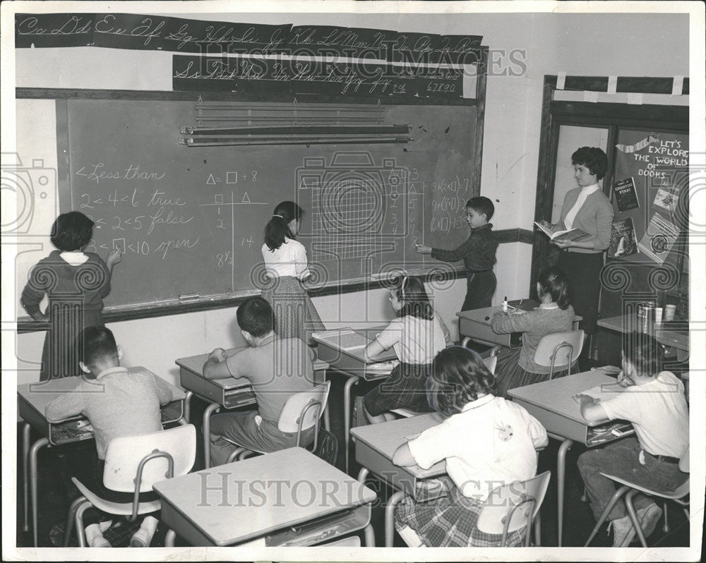 1961 Press Photo Plot Linear Equations Fourth Grade Student Anshe Day School - Historic Images