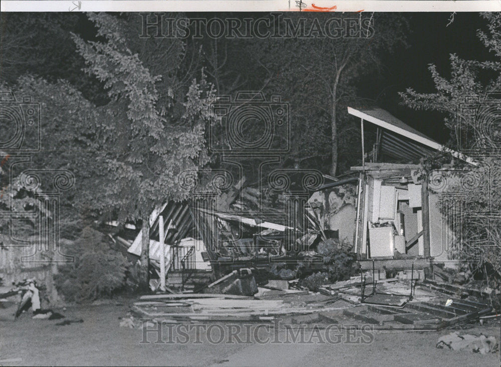 1968 Press Photo Fire and explosion totally destroyed this Winnetka home of Loui - Historic Images