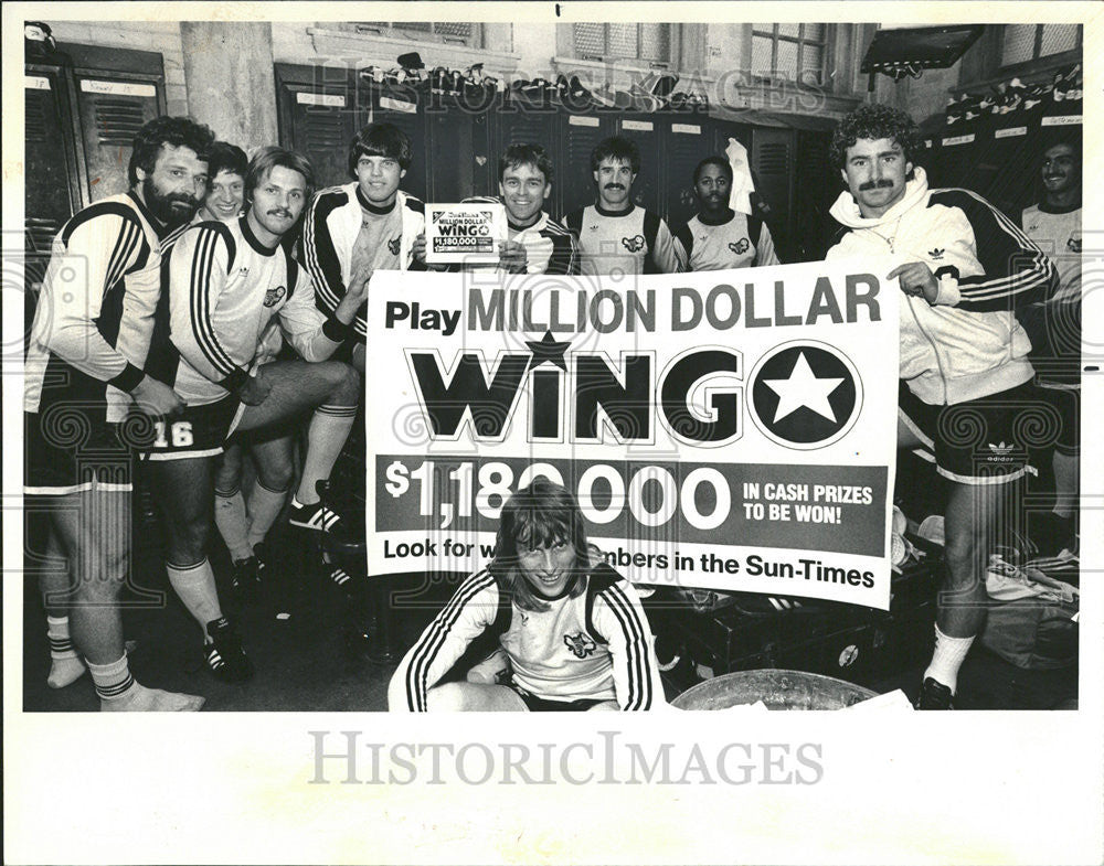 1984 Press Photo Member Chicago Sting Like Get Back Kiki Out Play WINGO NewGame - Historic Images