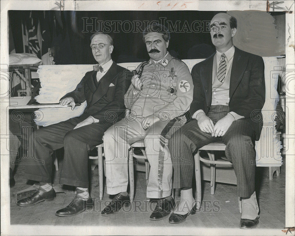 1945 Press Photo Lawyers participated in &quot;What&#39;s cooking&quot; a musicale - Historic Images