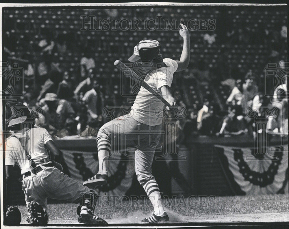 1972 Press Photo Action at Wrigley Field during Mayor Dale&#39;s youth foundation - Historic Images