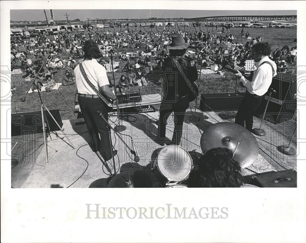 1976 Press Photo Bradenton Bluegrass Festival Manatee River Larry Campbell - Historic Images