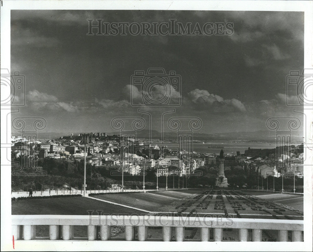 1984 Press Photo Soft green Lawn Sweep Lisbon Park Edward VII Lisbon - Historic Images