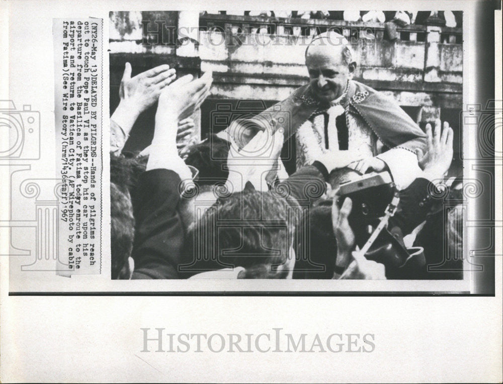 1967 Press Photo Pope Paul Car Basilica Fatima Pilgrims Vatican City Airport - Historic Images