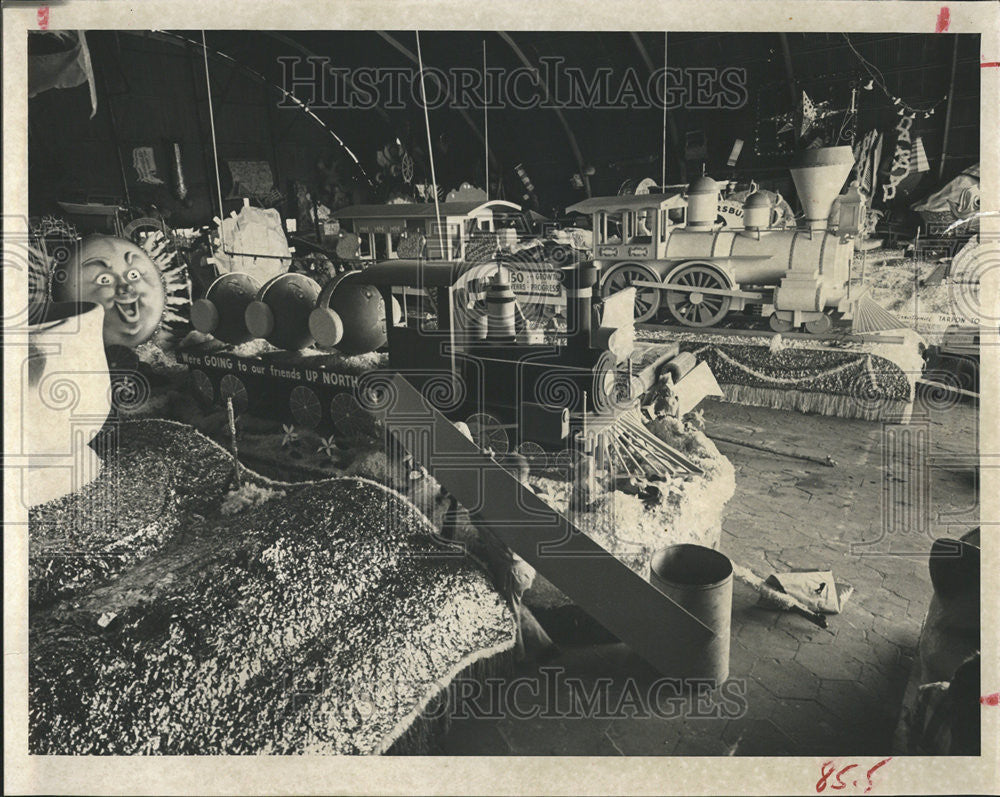 1965 Press Photo Hangar Sky Harbor Poster Arts Beauty Display - Historic Images