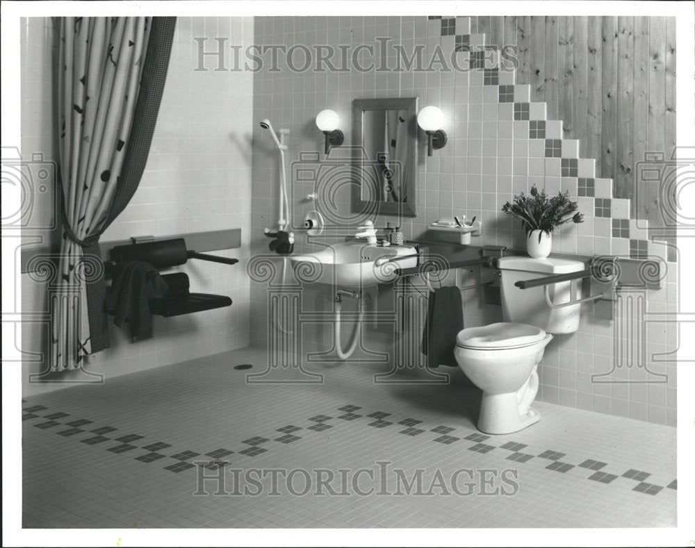 1994 Press Photo Attractive and Accessible Adaptions in Bathrooms are new Style - Historic Images